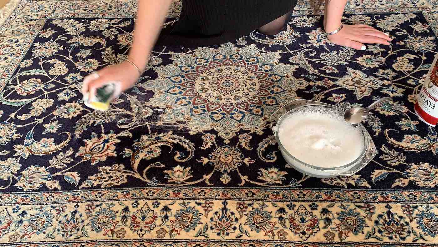Perzisch tapijt schoonmaken met shampoo