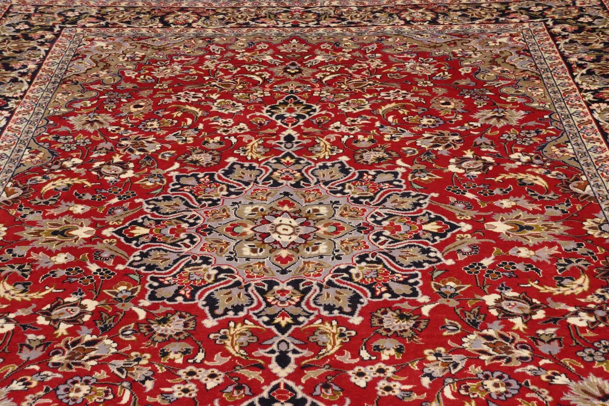 Isfahan Najafabad 251 x 328 cm
