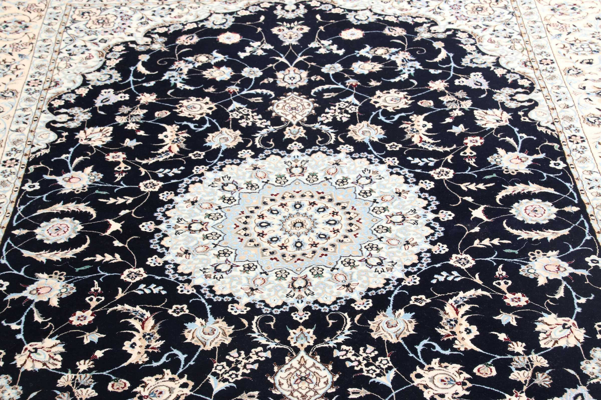 Nain-6-la-Habibian 155 x 242 cm