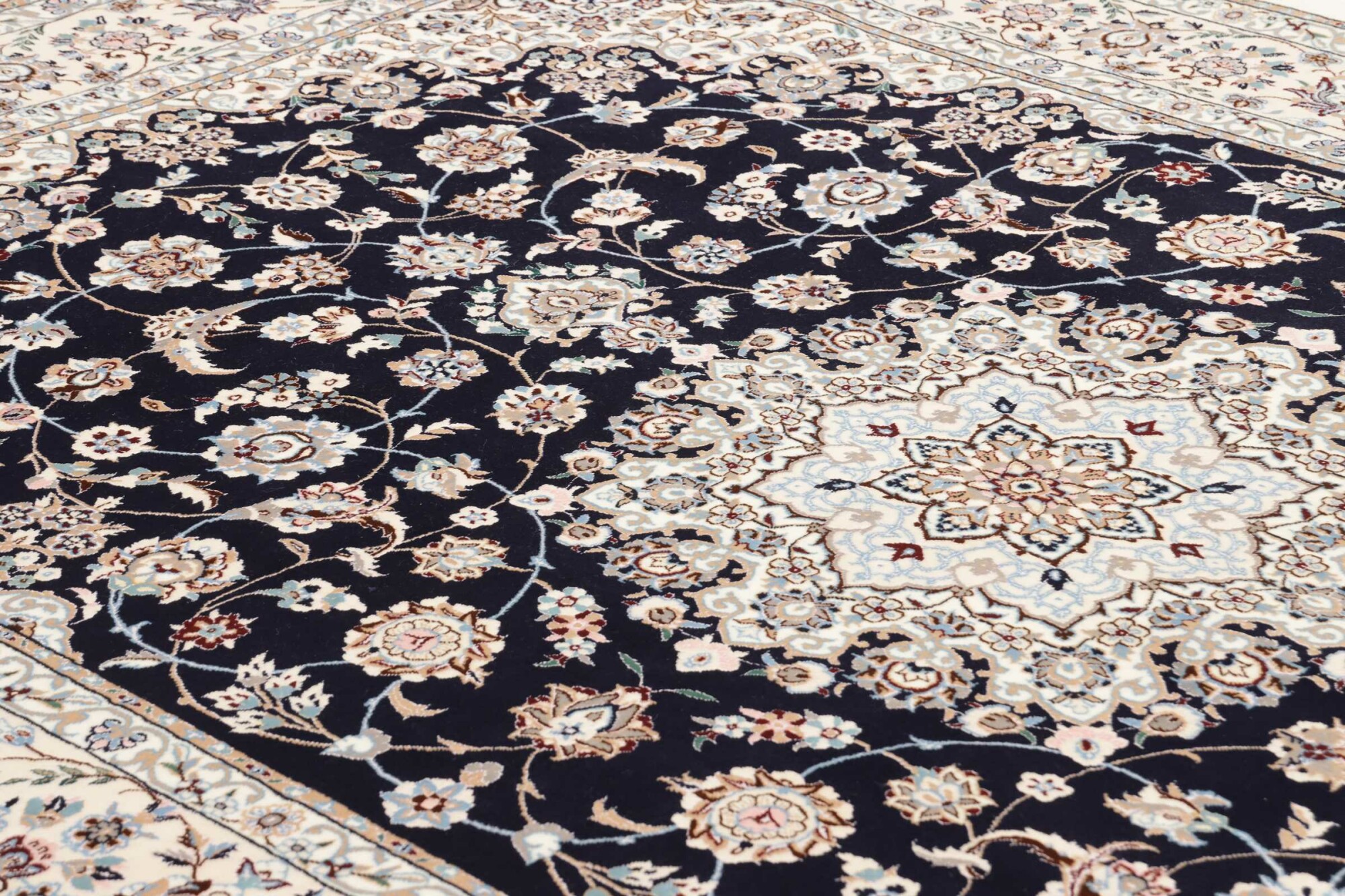 Nain-6-la-Habibian 150 x 227 cm