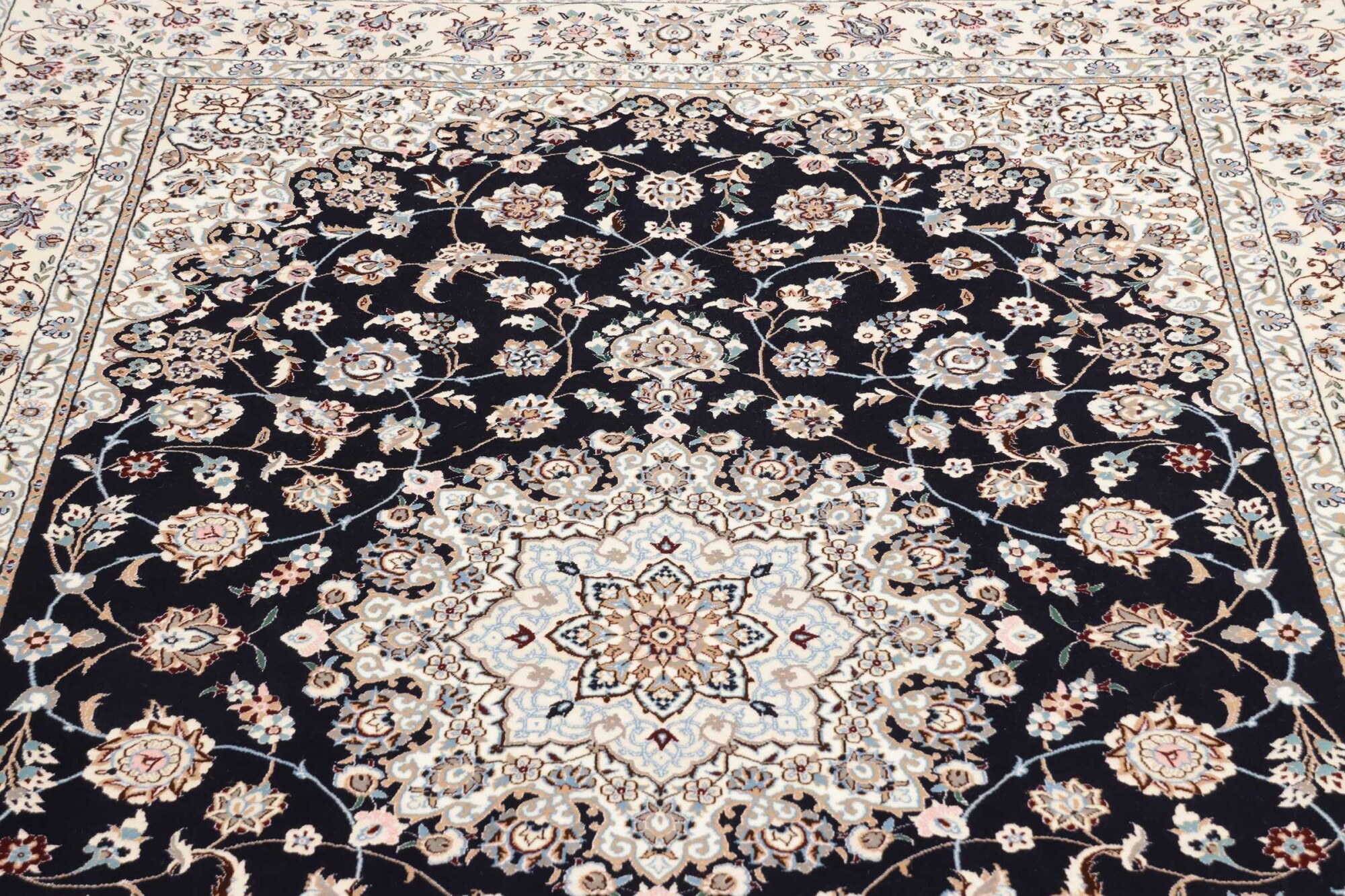 Nain-6-la-Habibian 150 x 227 cm